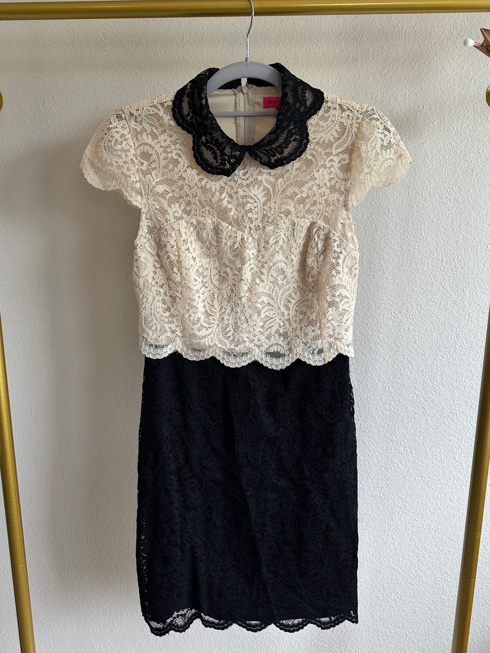 Betsey Johnson Lace Cap Sleeve Sheath Dress with Black & Cream